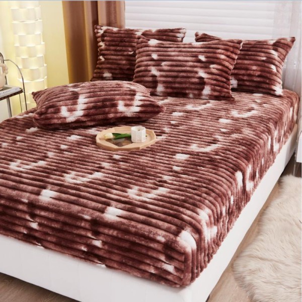 Cearșaf cu Elastic 180x200 din Blăniță de Iepure + 2 Fețe de Pernă – Maro cu Alb, Model în Dungi, HP-010