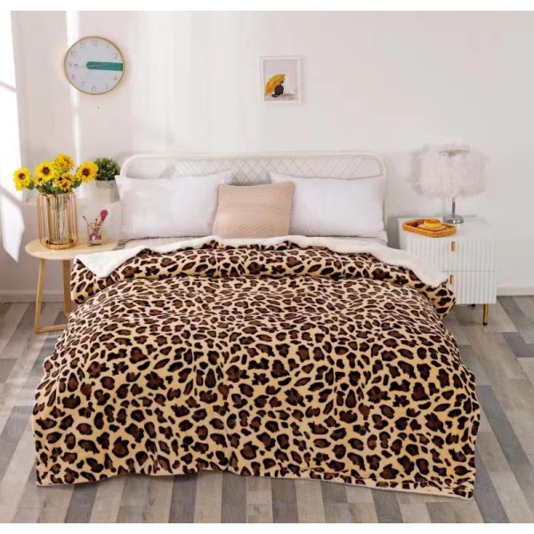 Pătură Cocolino cu blăniță 200x230 cm – moale, călduroasă și premium - Maro, model animal-print, PBC-063