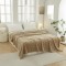 Patura Pufoasa COCOLINO 200 x 230 cm, imprimeu FLUTURI, Bej, OTM-041 Patura Pufoasa COCOLINO 200 x 230 cm, imprimeu FLUTURI, Bej, OTM-041