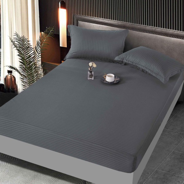 Set cearșaf cu elastic 160x200 cm din damasc finetat + 2 fețe de pernă–gri inchis, LFD-015