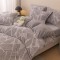 Set Lenjerie Pufoasa Cocolino cu Elastic, 4 Piese, Pat 2 Persoane, Gri-Bej, linii, LEC-100