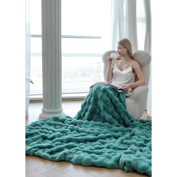 Patura CoCoLiNo Pufoasa din Blanita artificiala de iepure, 200x230 cm, Vernil, PCI-019