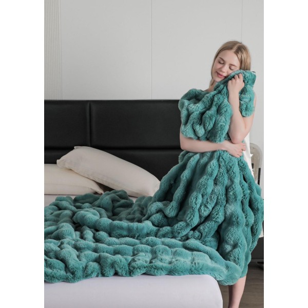 Patura CoCoLiNo Pufoasa din Blanita artificiala de iepure, 200x230 cm, Vernil, PCI-019