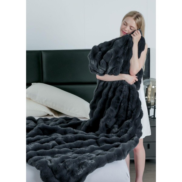 Patura CoCoLiNo Pufoasa din Blanita artificiala de iepure, 200x230 cm, Gri inchis, PCI-022