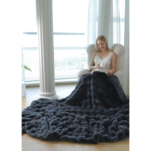 Patura CoCoLiNo Pufoasa din Blanita artificiala de iepure, 200x230 cm, Gri inchis, PCI-022