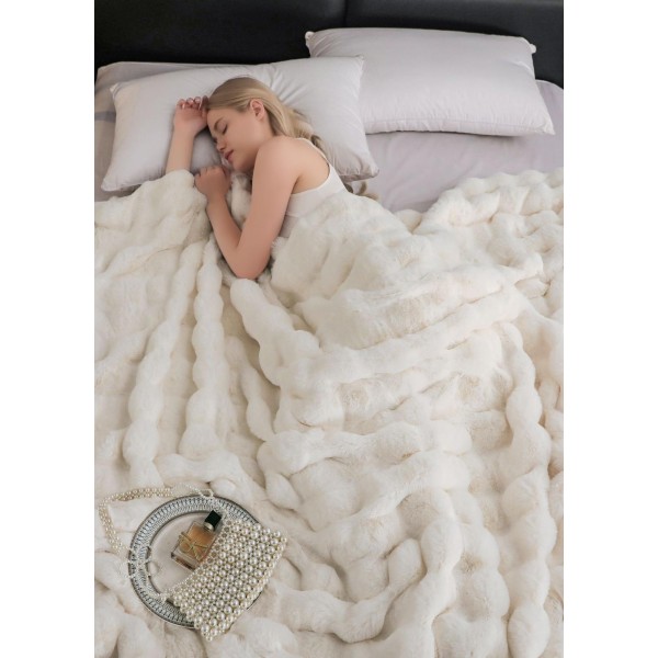 Patura CoCoLiNo Pufoasa din Blanita artificiala de iepure, 200x230 cm, Crem, PCI-024