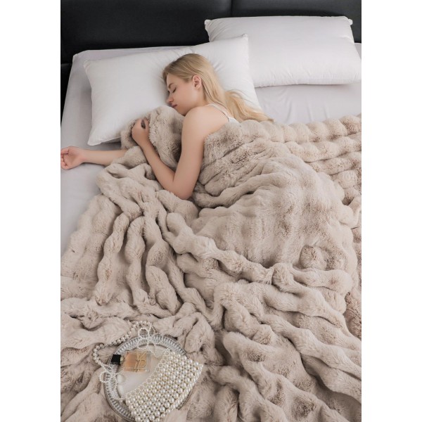 Patura CoCoLiNo Pufoasa din Blanita artificiala de iepure, 200x230 cm, Maro, PCI-025