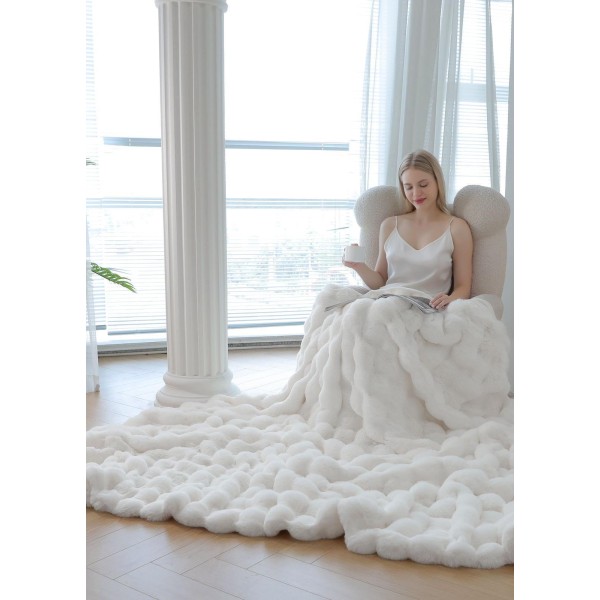 Patura CoCoLiNo Pufoasa din Blanita artificiala de iepure, 200x230 cm, Alb, PCI-026