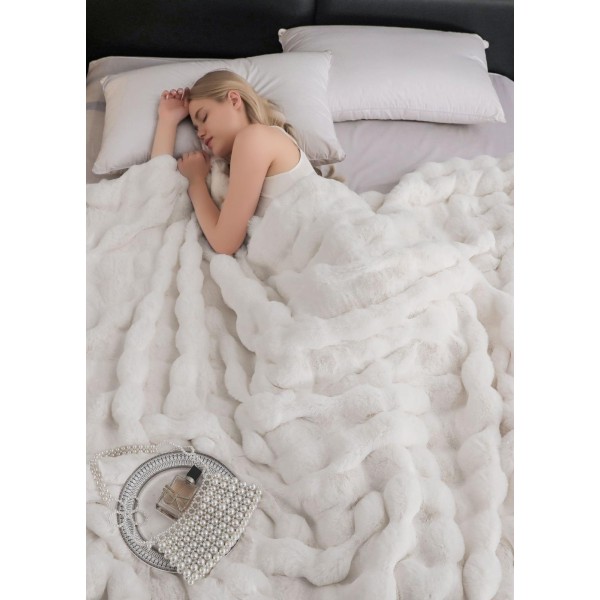 Patura CoCoLiNo Pufoasa din Blanita artificiala de iepure, 200x230 cm, Alb, PCI-026