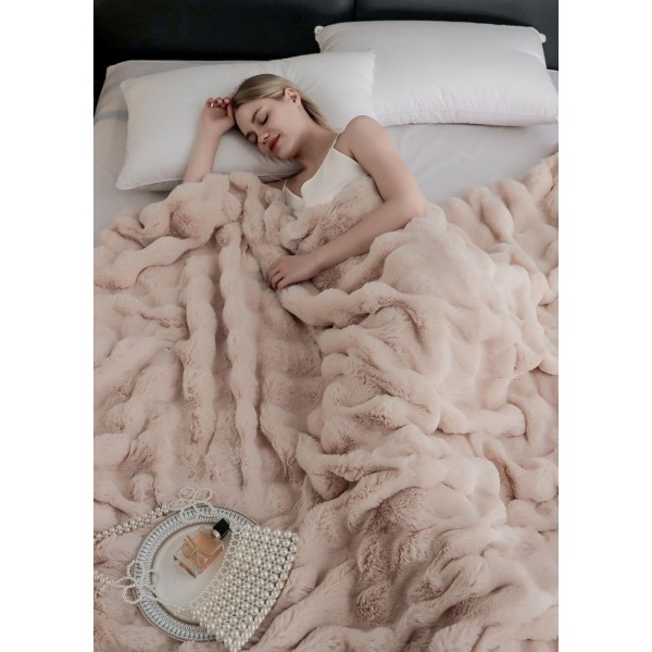 Patura CoCoLiNo Pufoasa din Blanita artificiala de iepure, 200x230 cm, Bej, PCI-028