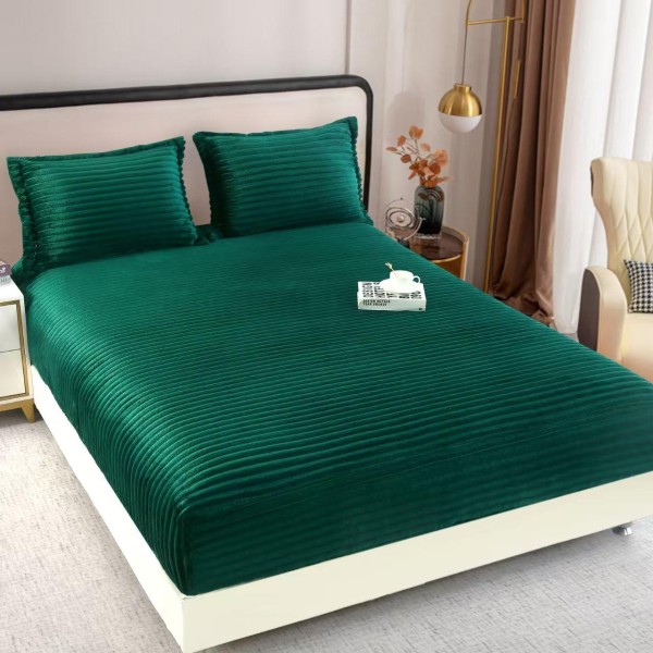 Cearșaf cu Elastic 180x200 din Blăniță de Iepure + 2 Fețe de Pernă – Verde smarald, Model în Dungi, HP-014