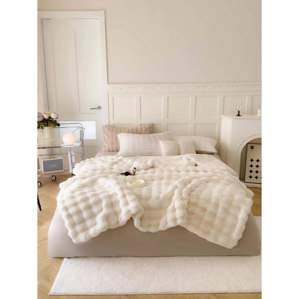 Patura CoCoLiNo Pufoasa din Blanita artificiala de iepure, 200x230 cm, Alb, PCI-012