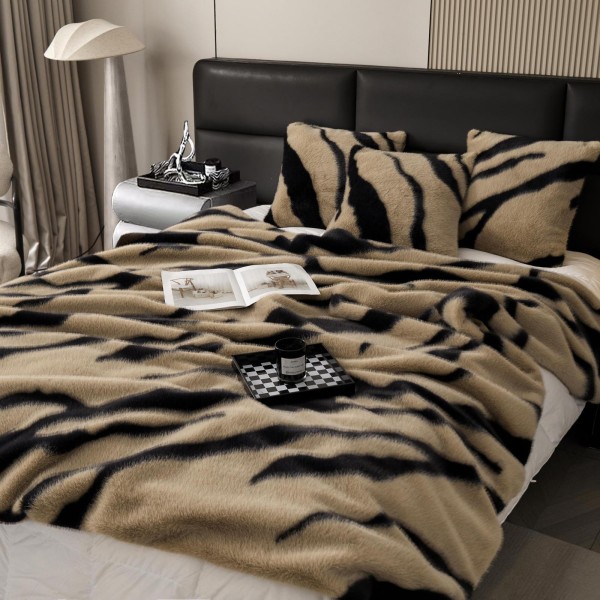 Patura din blana artificiala de Nurca cu fermoar + 2 fete de perna, Bej, PNB-001