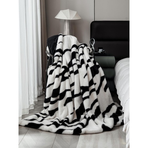 Patura din blana artificiala de Nurca cu fermoar + 2 fete de perna, Alb, PNB-002