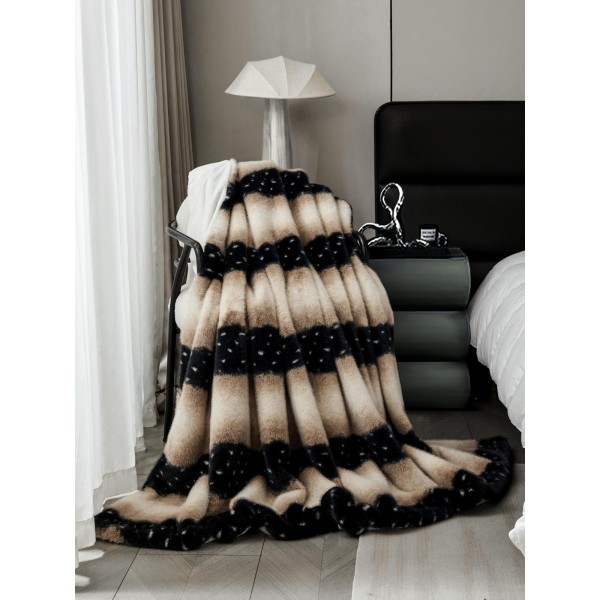 Patura din blana artificiala de Nurca cu fermoar + 2 fete de perna, Bej-Negru, PNB-004