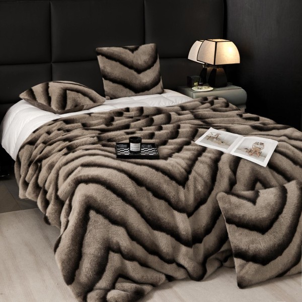 Patura din blana artificiala de Nurca cu fermoar + 2 fete de perna, Bej, PNB-006