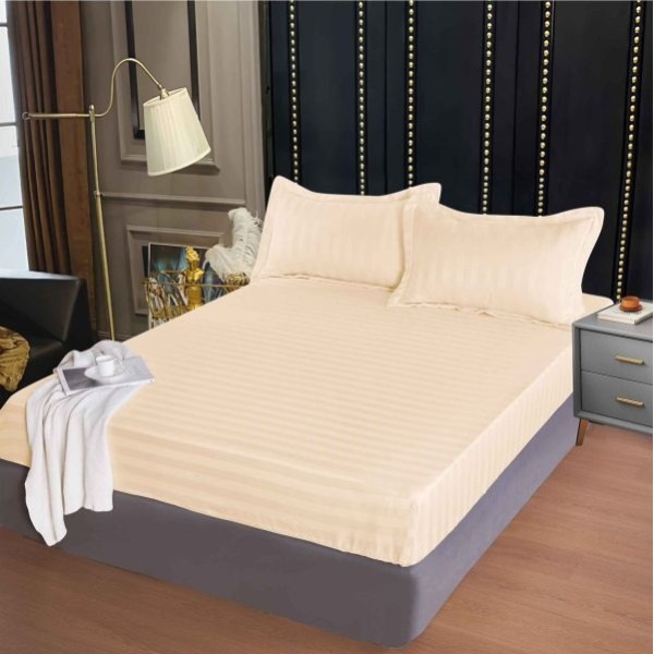 Set cearșaf cu elastic 160x200 cm din damasc finetat + 2 fețe de pernă–bej cald, LFD-010