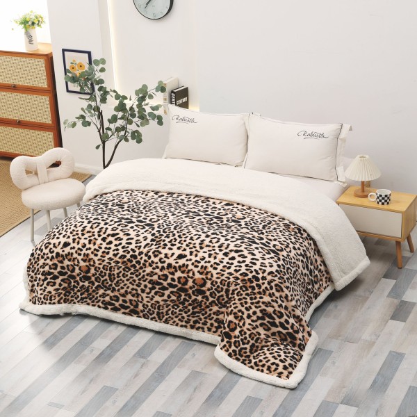 Pătură Cocolino cu blăniță 200x230 cm – moale, călduroasă și premium - Bej, model animal print, PBC-009