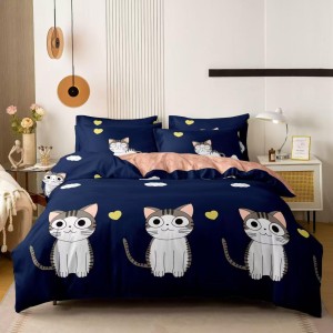 Set Lenjerie Pat Dublu Bumbac Satinat 4 Piese – Model Pisicuțe pe Fundal Albastru Închis, LDBS-324