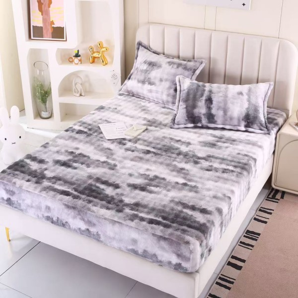 Cearșaf cu Elastic 180x200 din Blăniță de Iepure + 2 Fețe de Pernă – Model Degrade Alb-Mov, HP-021