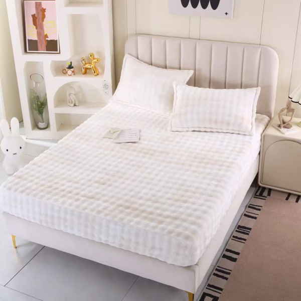 Cearșaf cu Elastic 180x200 din Blăniță de Iepure + 2 Fețe de Pernă – Model Degrade Alb-Crem, HP-023