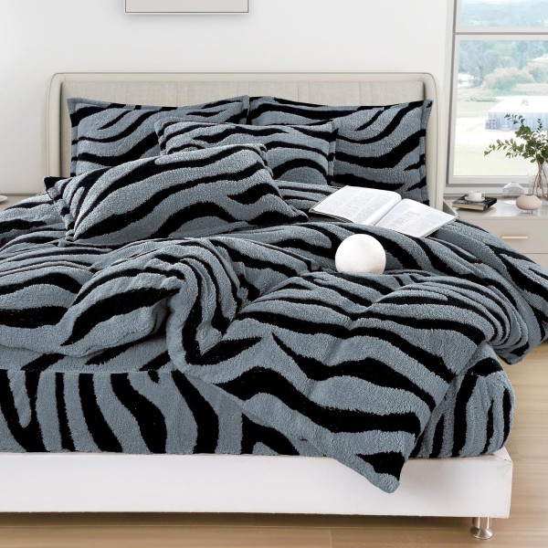 Lenjerie Cocolino 4 Piese Pat Dublu cu Cearșaf Elastic – Gri deschis cu Dungi Negre, LCE-089 Lenjerie Cocolino 4 Piese Pat Dublu cu Cearșaf Elastic – Gri deschis cu Dungi Negre, LCE-089