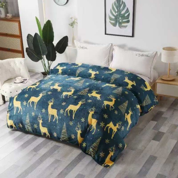 Pătură Cocolino 200x230 cm model reni și brazi – albastru cu galben, moale și călduroasă, PTC-001