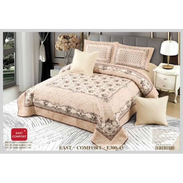 Set Cuvertură Catifea pentru Pat Dublu cu 4 Fețe de Pernă – Model Elegant Bej cu Detalii Florale, E300-20