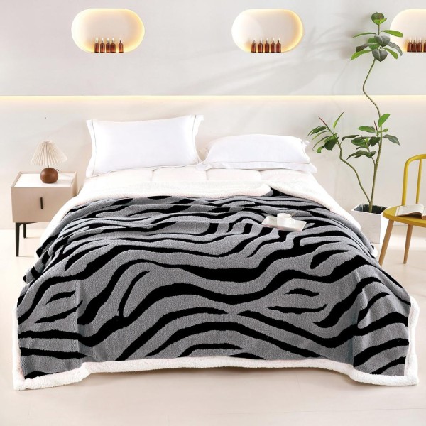 Pătură cu blăniță model zebra gri deschis 200x230 cm Moale și Călduroasă, PBC-062