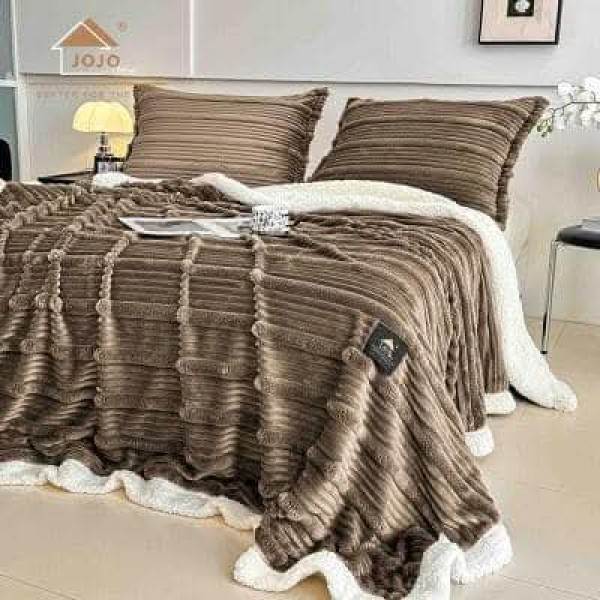 Pătură cu blăniță maro 200x230 cm cu fermoar + 2 fețe de pernă – model elegant și călduros, PCI-070