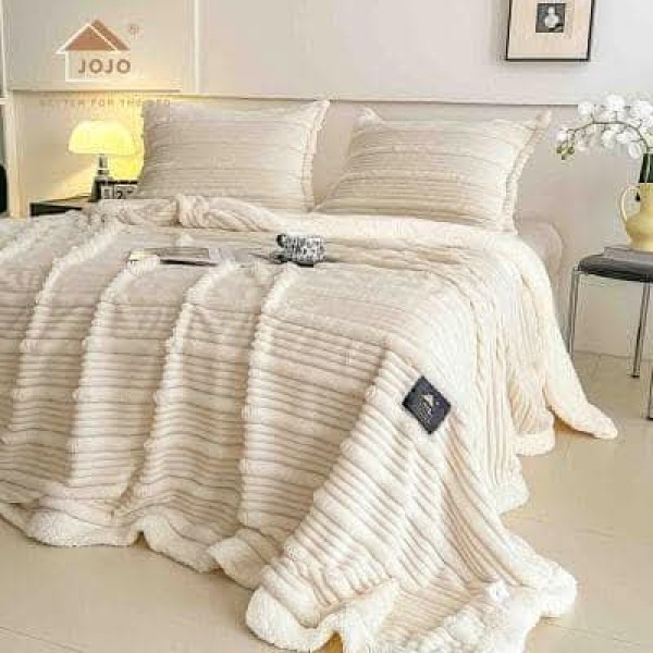 Pătură cu blăniță crem 200x230 cm cu fermoar + 2 fețe de pernă – model elegant și călduros, PCI-073