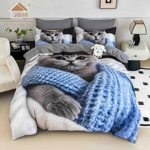 Lenjerie Finet 4 Piese Pat 1 Persoană cu Elastic – Model Pisică Gri cu Pulover Albastru, LOP-061