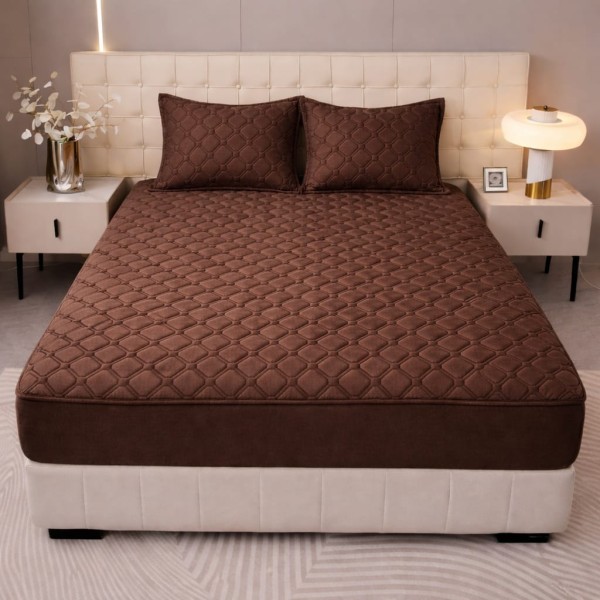 Husă / Topper Saltea 160x200 cm cu Elastic + 2 Fețe de Pernă – Model Matlasat Elegant, Maro inchis, HTC-013