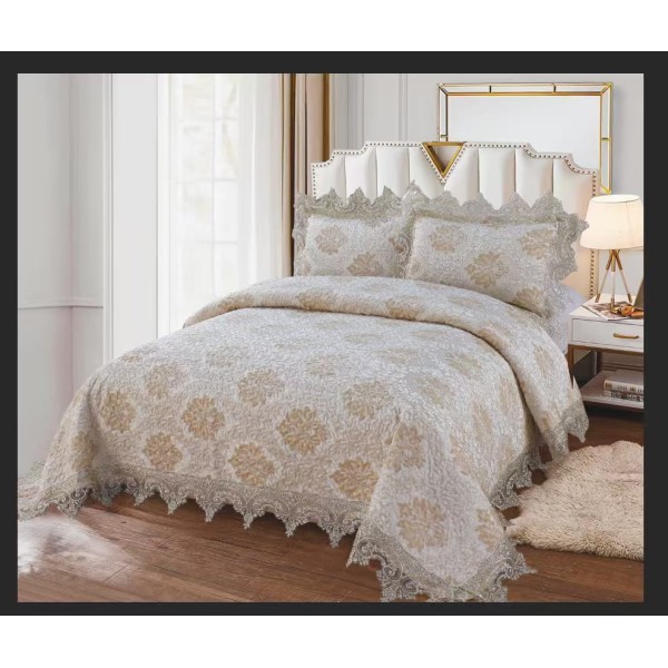 Cuvertură Pat Dublu din Catifea cu Dantelă 3 Piese – 230x250 cm + 2 Fețe de Pernă, Model Alb Crem, CCB-010