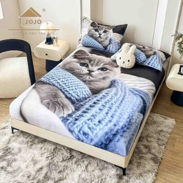 Set Husă de Pat cu Elastic 160x200 cm + 2 Fețe de Pernă 50x70 cm din Bumbac Finet – Pisicuță Albastru 3D, HDF-010 Set Husă de Pat cu Elastic 160x200 cm + 2 Fețe de Pernă 50x70 cm din Bumbac Finet – Pisicuță Albastru 3D, HDF-010