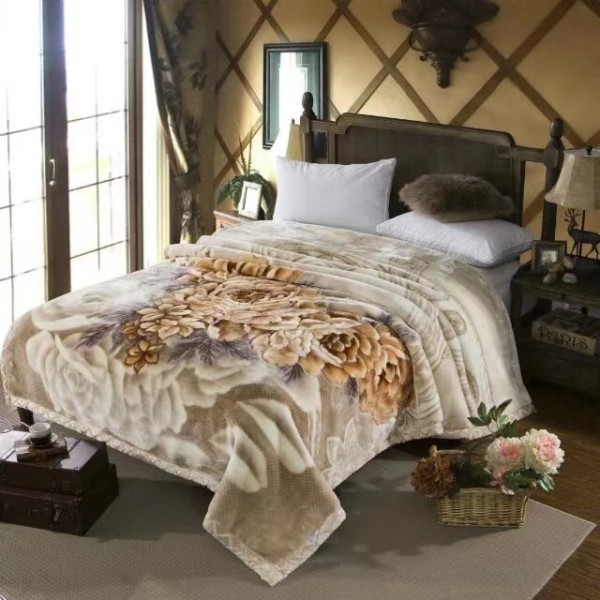 Pătură Cocolino Pufoasă pentru Pat Dublu 200x230 cm – Model Floral Bej, Groasă și Catifelată, PCM-059 Pătură Cocolino Pufoasă pentru Pat Dublu 200x230 cm – Model Floral Bej, Groasă și Catifelată, PCM-059