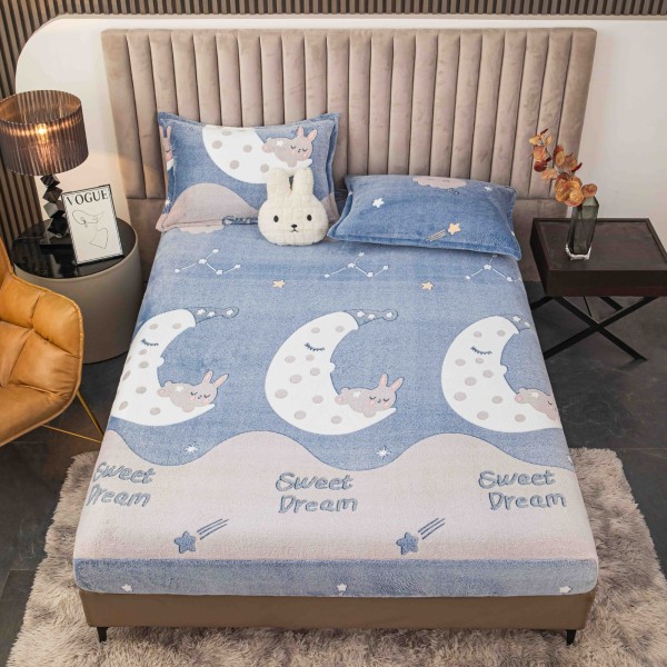 Cearșaf cu Elastic Cocolino 180x200x25 cm + 2 Fețe de Pernă 50x70 cm – Model Sweet Dream cu Lună și Iepurași, HC-089 Cearșaf cu Elastic Cocolino 180x200x25 cm + 2 Fețe de Pernă 50x70 cm – Model Sweet Dream cu Lună și Iepurași, HC-089