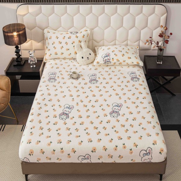 Cearșaf cu Elastic Cocolino 180x200x25 cm + 2 Fețe de Pernă 50x70 cm – Model Iepuraș și Flori, HC-063 Cearșaf cu Elastic Cocolino 180x200x25 cm + 2 Fețe de Pernă 50x70 cm – Model Iepuraș și Flori, HC-063
