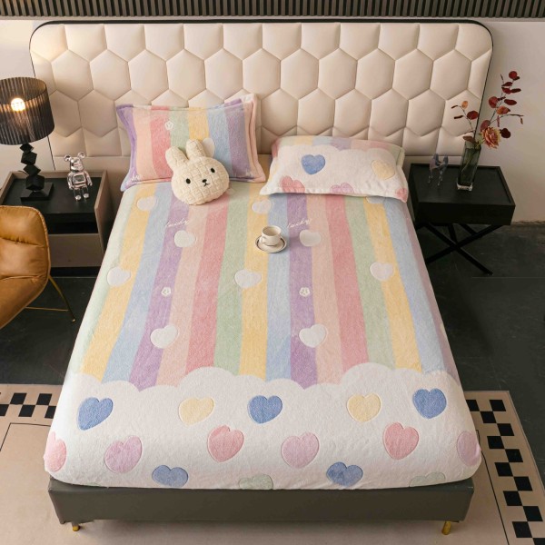 Cearșaf cu Elastic Cocolino 180x200 cm + 2 Fețe de Pernă – Model Curcubeu cu Inimioare, Pufos și Călduros, HCM-019 Cearșaf cu Elastic Cocolino 180x200 cm + 2 Fețe de Pernă – Model Curcubeu cu Inimioare, Pufos și Călduros, HCM-019