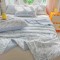 Pilotă de Vară Răcoritoare cu 2 Fețe de Pernă, Material Respirabil și Confortabil, Model Floral Gri, PMV-015 Pilotă de Vară Răcoritoare cu 2 Fețe de Pernă, Material Respirabil și Confortabil, Model Floral Gri, PMV-015