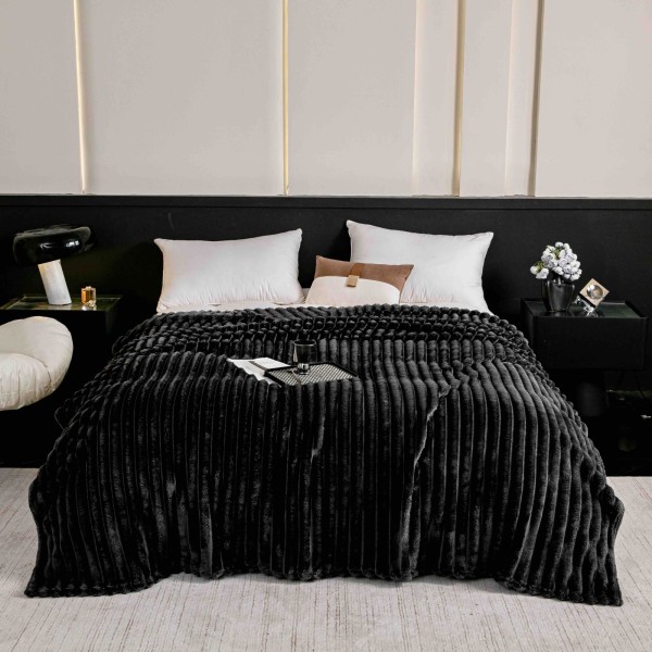 Pătură Pufoasă Cocolino Raiată 200x230 cm Negru – Catifelată și Confortabilă pentru Pat Dublu, PGC-005