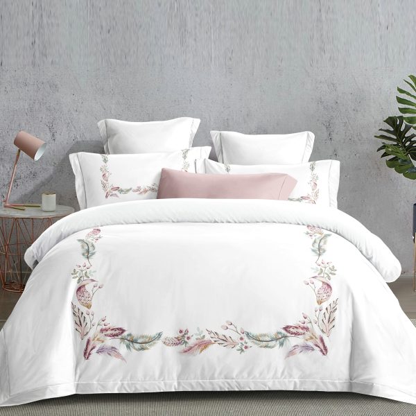 Lenjerie de Pat Dublu 4 Piese Bumbac Finet cu Cearșaf cu Elastic – Model Floral Roz Pudrat, LFB-224 Lenjerie de Pat Dublu 4 Piese Bumbac Finet cu Cearșaf cu Elastic – Model Floral Roz Pudrat, LFB-224