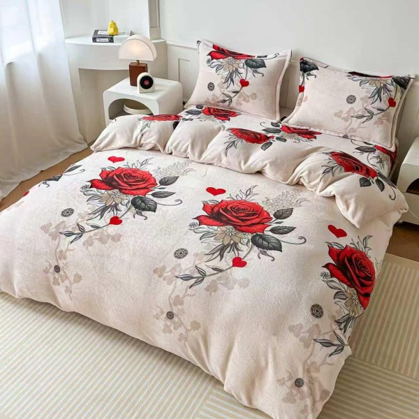 Lenjerie Cocolino 4 Piese Pat Dublu cu Cearșaf cu Elastic – Model Trandafiri Roșii și Inimi, LEC-085 Lenjerie Cocolino 4 Piese Pat Dublu cu Cearșaf cu Elastic – Model Trandafiri Roșii și Inimi, LEC-085