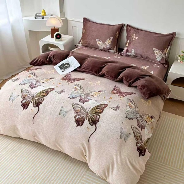 Lenjerie Cocolino 4 Piese Pat Dublu cu Cearșaf cu Elastic – Model Fluturi Bej-Maro, LEC-145 Lenjerie Cocolino 4 Piese Pat Dublu cu Cearșaf cu Elastic – Model Fluturi Bej-Maro, LEC-145