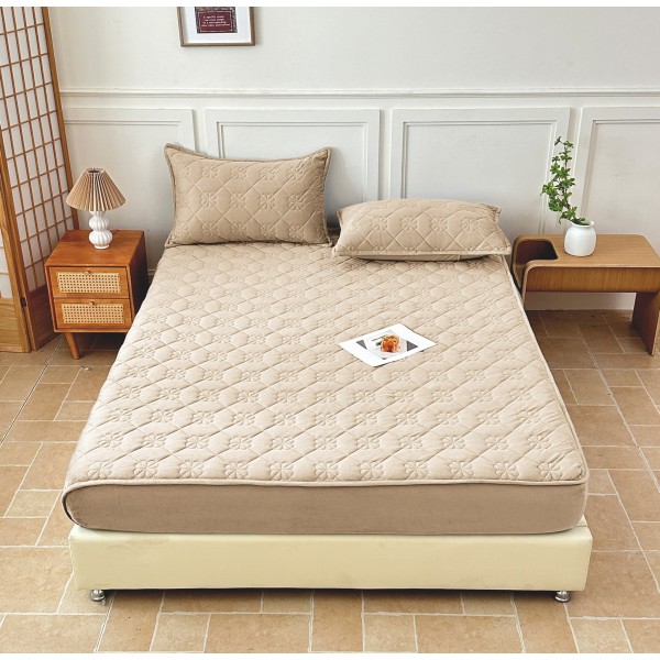 Husă / Topper Saltea 180x200 cm cu Elastic + 2 Fețe de Pernă – Bej Deschis, HTC-052 Husă / Topper Saltea 180x200 cm cu Elastic + 2 Fețe de Pernă – Bej Deschis, HTC-052