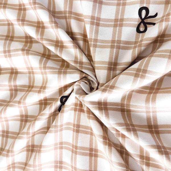 Lenjerie de Pat Dublu LUX 6 Piese din Finet cu Cearșaf cu Elastic – Model Carouri Bej cu Fundițe, LPL-033 Lenjerie de Pat Dublu LUX 6 Piese din Finet cu Cearșaf cu Elastic – Model Carouri Bej cu Fundițe, LPL-033
