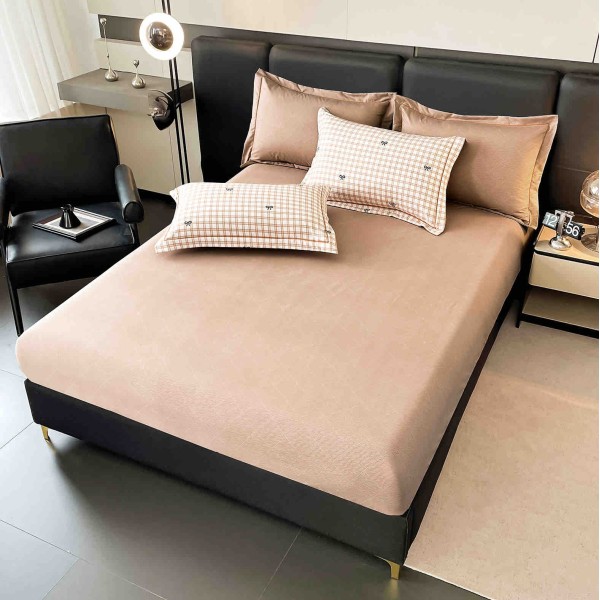 Lenjerie de Pat Dublu LUX 6 Piese din Finet cu Cearșaf cu Elastic – Model Carouri Bej cu Fundițe, LPL-033 Lenjerie de Pat Dublu LUX 6 Piese din Finet cu Cearșaf cu Elastic – Model Carouri Bej cu Fundițe, LPL-033