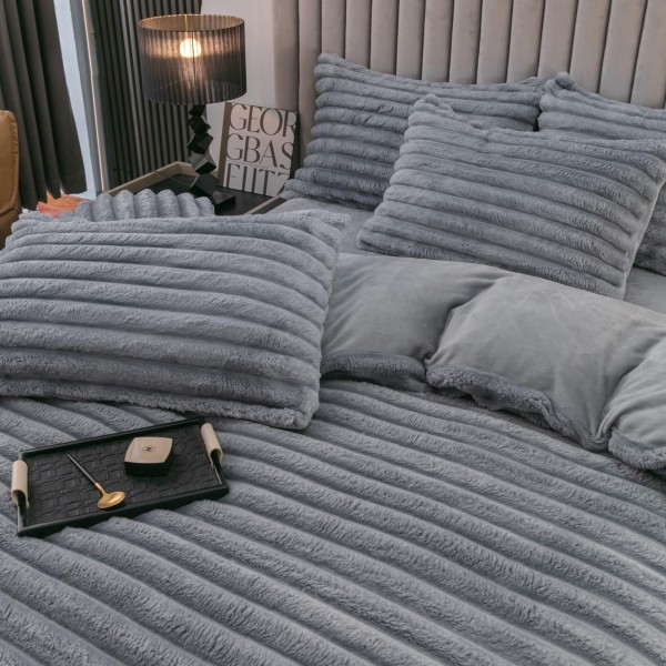 Lenjerie de Pat Premium JOJO Home, 4 Piese, Blăniță Artificială Tip Iepure, Cearșaf cu Elastic – Gri Inchis, LJH-005