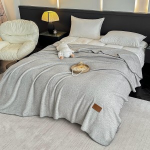 Pătură Jojo Home din Cașmir Artificial 200x230 cm – Moale, Pufoasă și Călduroasă, Gri Deschis, PJC-011