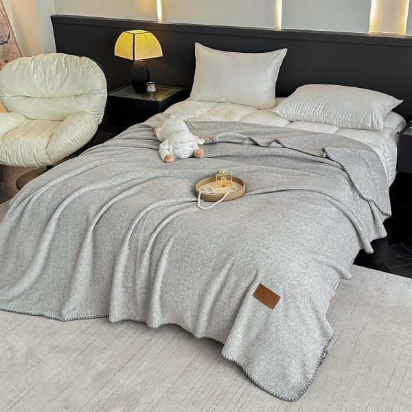 Pătură Jojo Home din Cașmir Artificial 200x230 cm – Moale, Pufoasă și Călduroasă, Gri Deschis, PJC-011 Pătură Jojo Home din Cașmir Artificial 200x230 cm – Moale, Pufoasă și Călduroasă, Gri Deschis, PJC-011